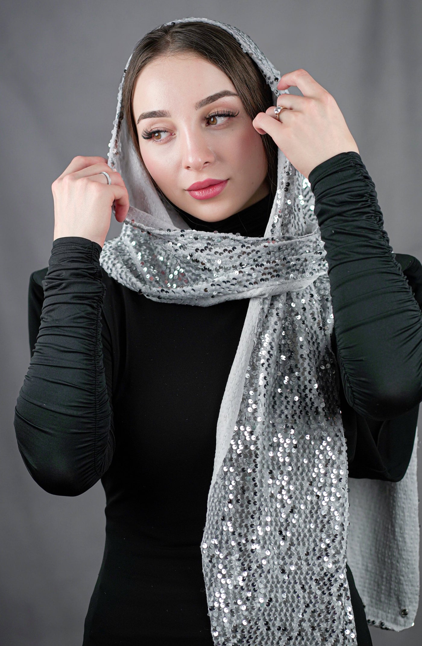 Long sparkling headscarf with paettes - silver