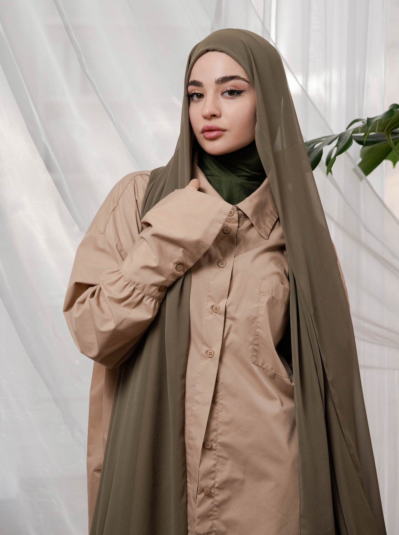 Fertiger Chiffon Hijab mit full-coverage Bonnet – khaki