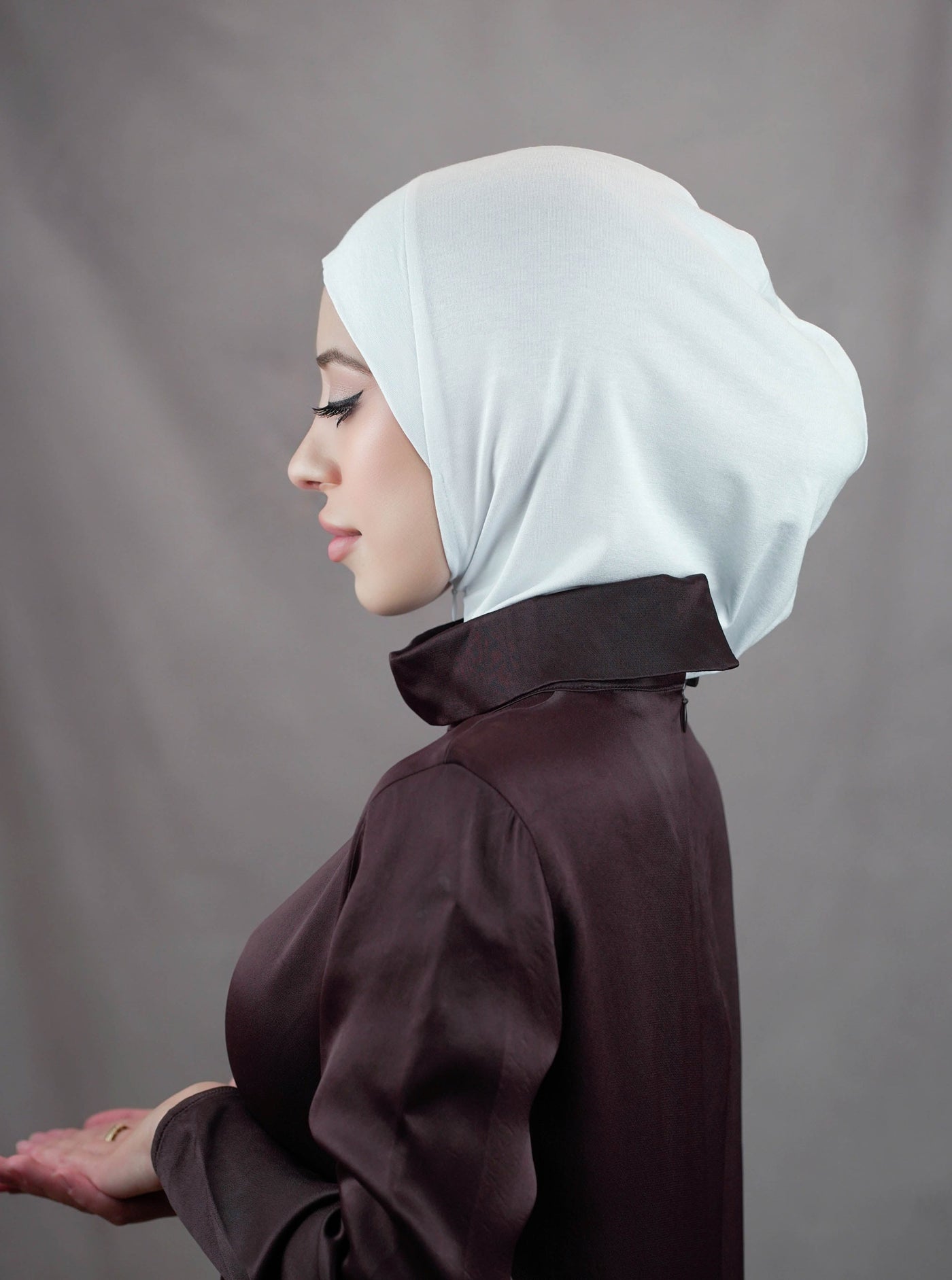 Hijab mit Reißverschluss – kaltweiß