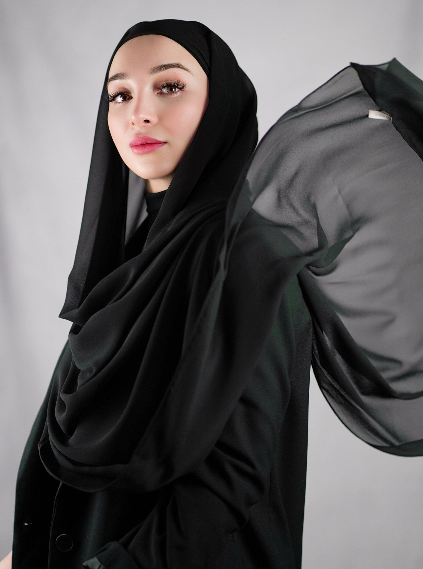 Fertiger Chiffon Hijab mit Unterkappe – schwarz