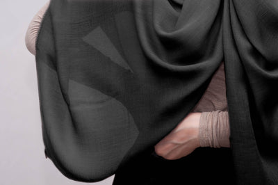 Airy modal scarf - black