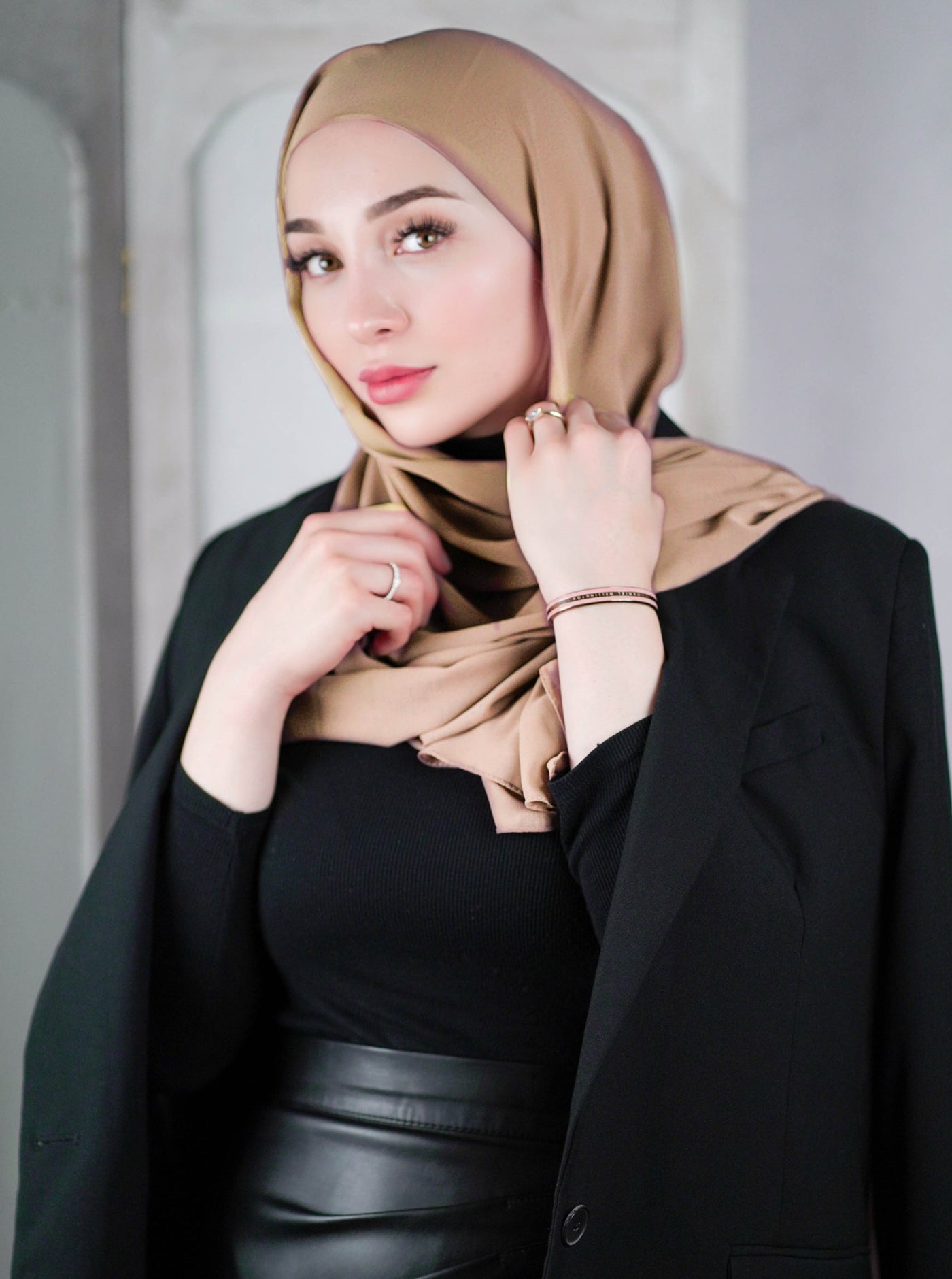 Hijab instantané en mousseline avec sous-capuche - caramel